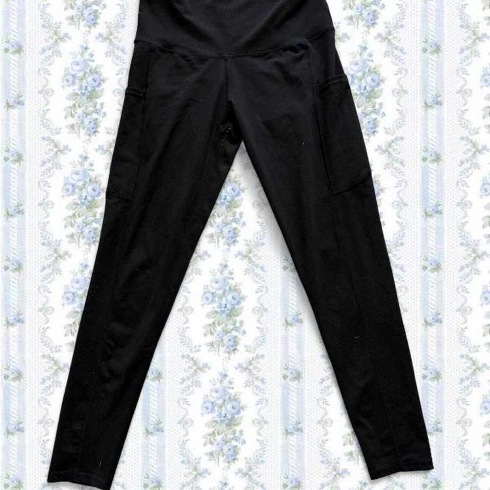 Black High-Waisted Leggings With Pockets